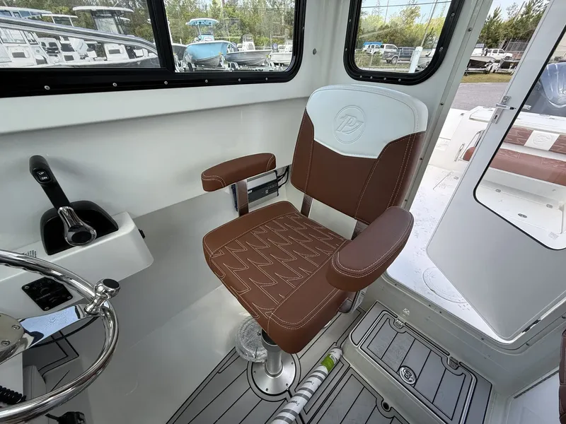 Slide: The Image of Parker Marine 227 Explorer WITH AC AND SEAKEEPER RIDE 2026 - 13