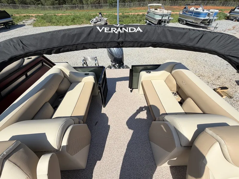 Slide: The Image of Veranda Vista View Series X22RC-TRITOON-150HP 2026 - 9