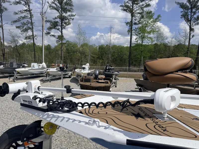 Slide: The Image of Xpress Hyper-Lift Series H22B-200HP-LOADED boat outdoors, 2026 model. - 5