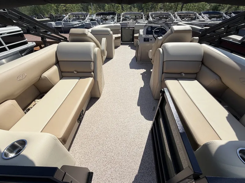 Slide: The Image of Veranda Vista View Series X22RC-TRITOON-150HP 2026 - 8