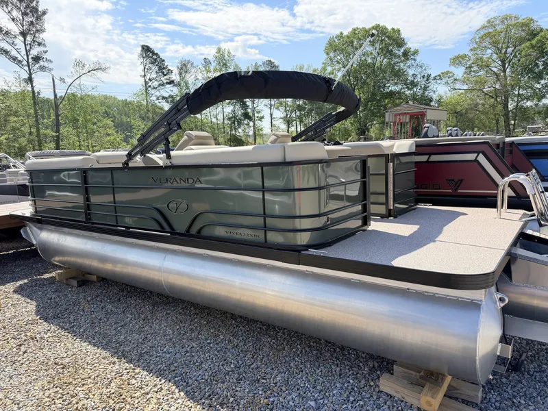 Slide: The Image of Veranda Vista View Series X22RC-TRITOON-150HP 2026 - 4