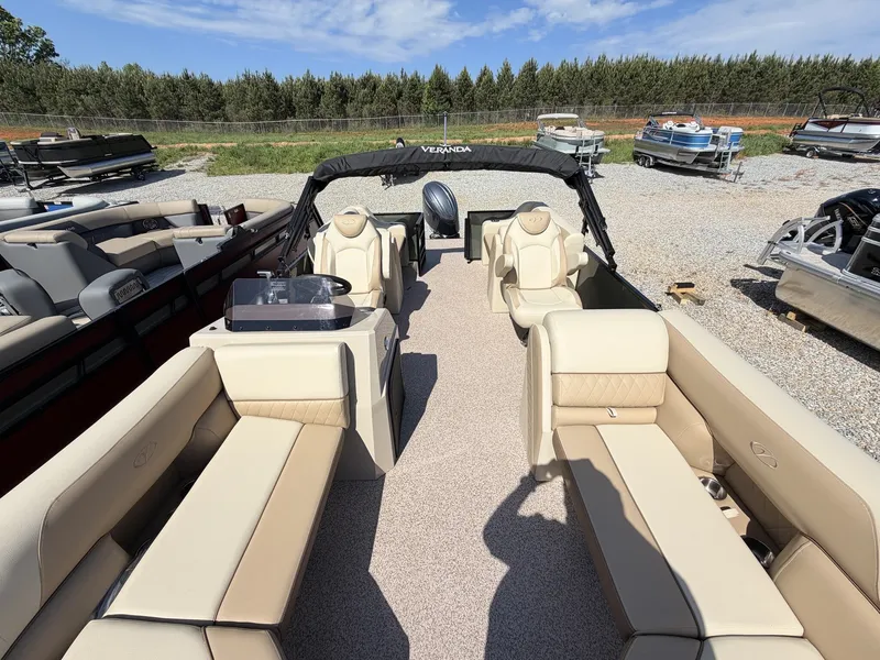 Slide: The Image of Veranda Vista View Series X22RC-TRITOON-150HP 2026 - 3