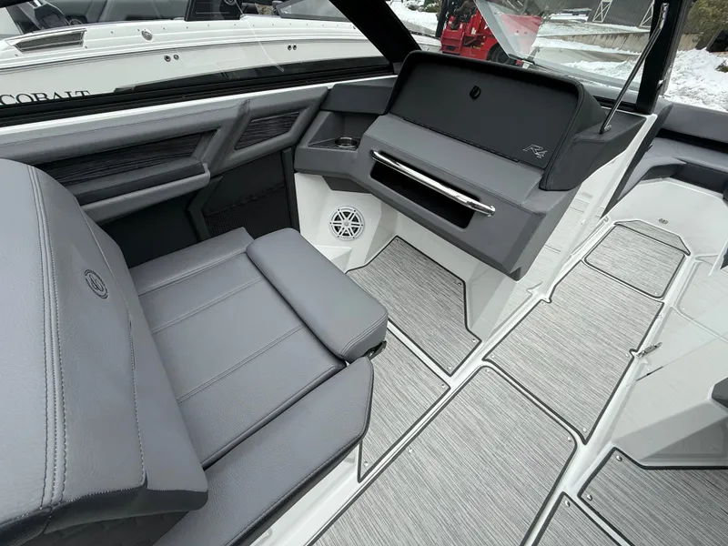 Slide: The Image of Cobalt R4 Surf 2026 - 1001