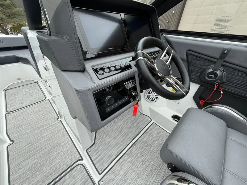 Slide: The Image of Cobalt R4 Surf 2026 - 1005