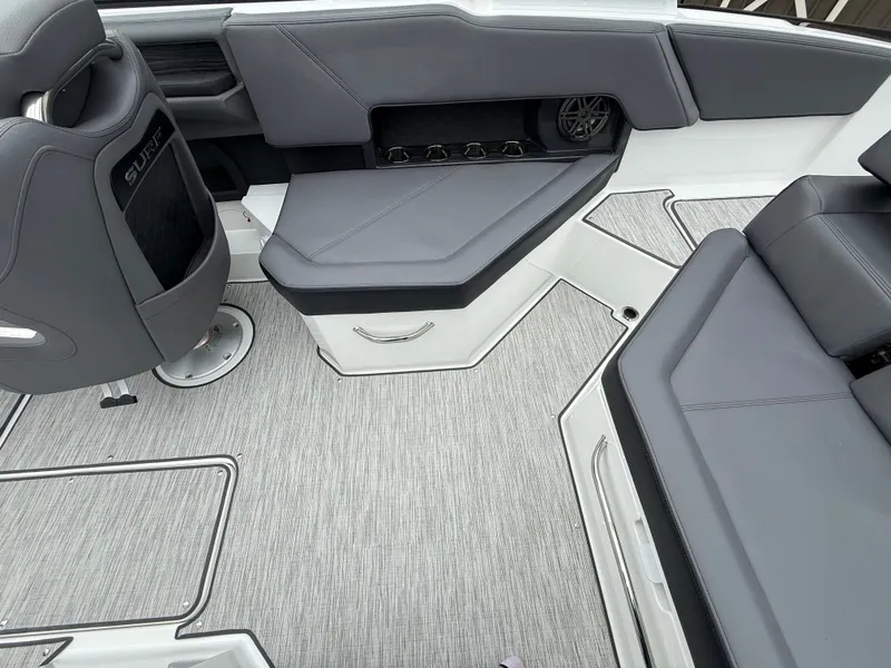 Slide: The Image of Cobalt R4 Surf 2026 - 994