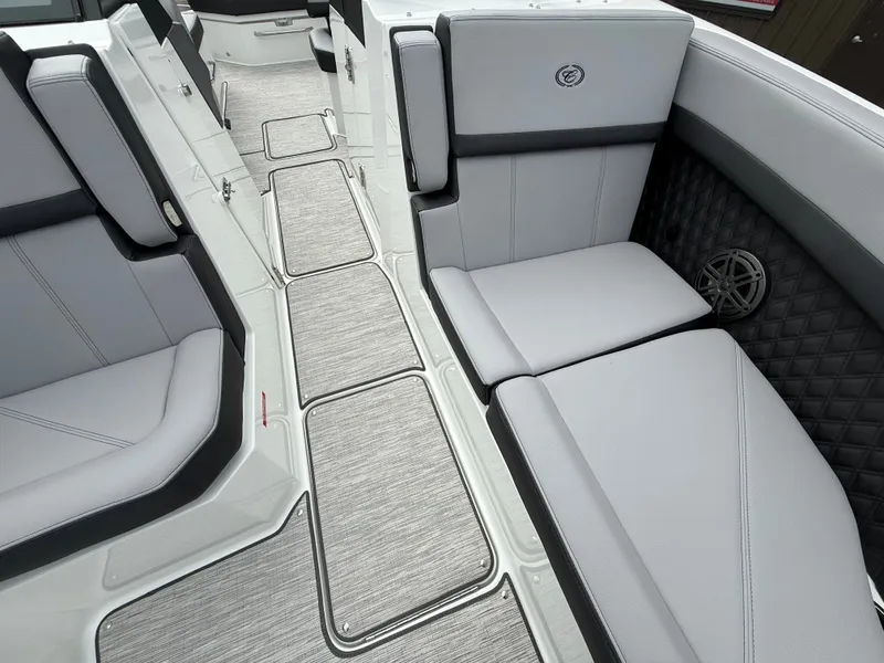 Slide: The Image of Cobalt R8 2026 - 863