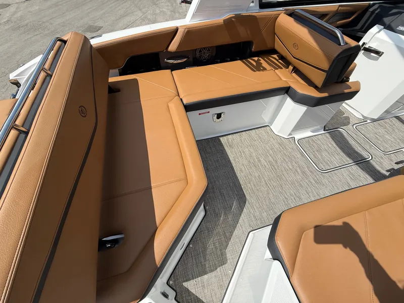 Slide: The Image of Cobalt R6 Surf 2026 - 921