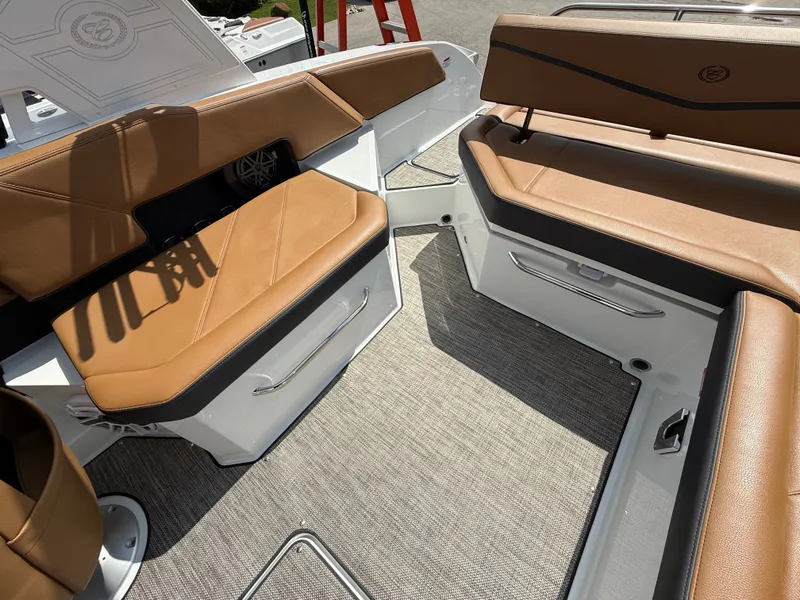 Slide: The Image of Cobalt R6 Surf 2026 - 925