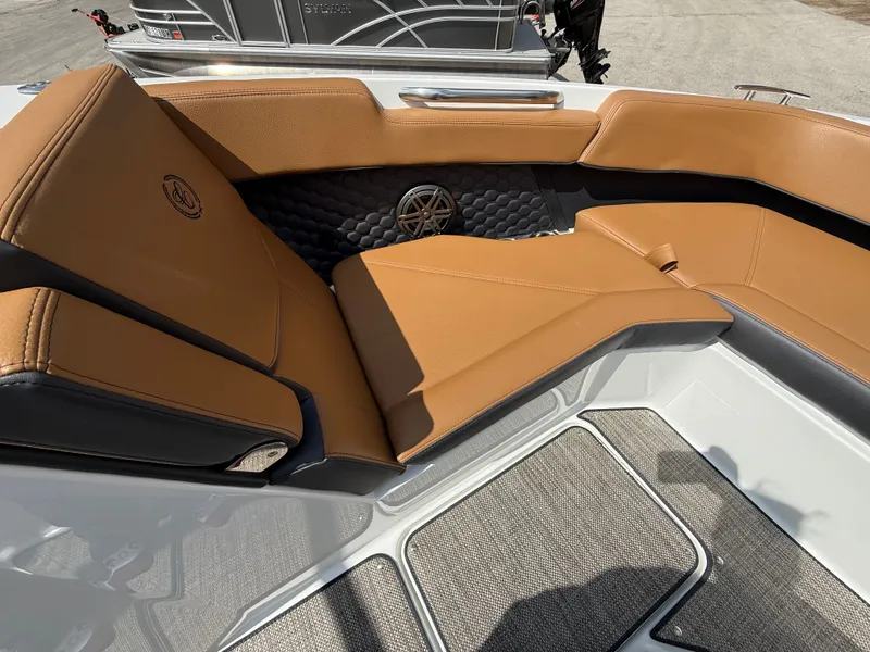 Slide: The Image of Cobalt R6 Surf 2026 - 932