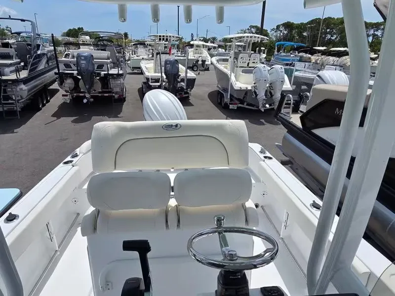 Slide: The Image of Sea Hunt Ultra 229 2026 - 8