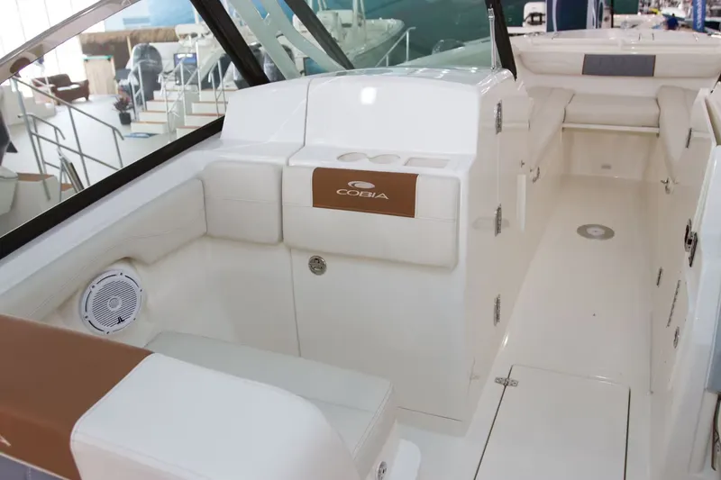 Slide: The Image of Cobia 280 Dual Console 2026 - 15