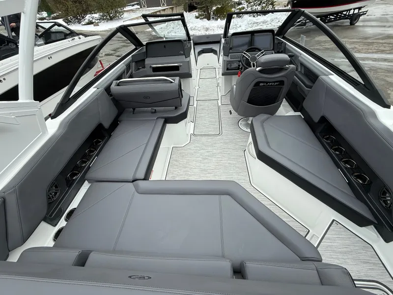 Slide: The Image of Cobalt R4 Surf 2026 - 1109