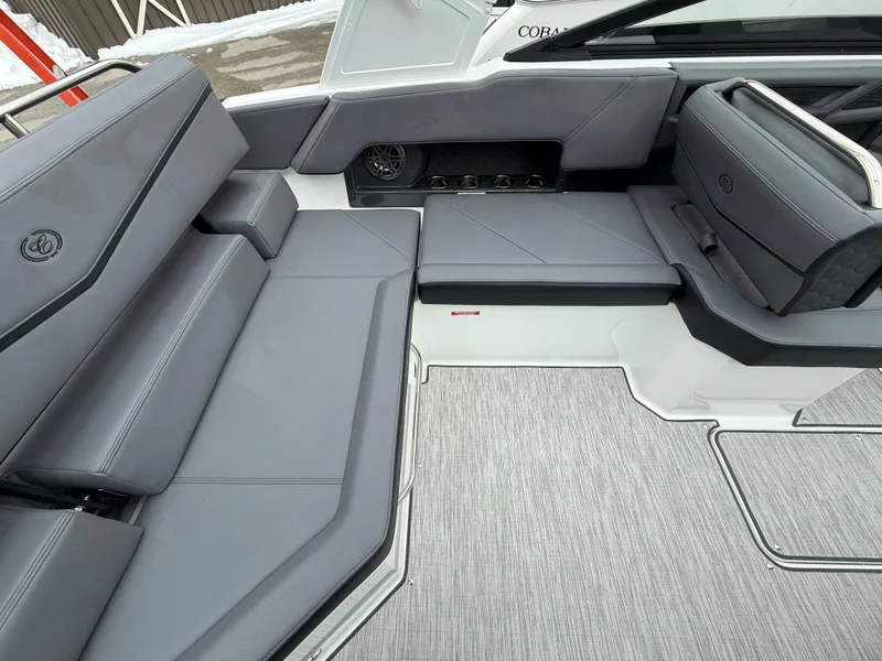 Slide: The Image of Cobalt R4 Surf 2026 - 1111