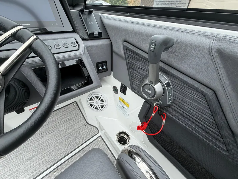 Slide: The Image of Cobalt R4 Surf 2026 - 1118