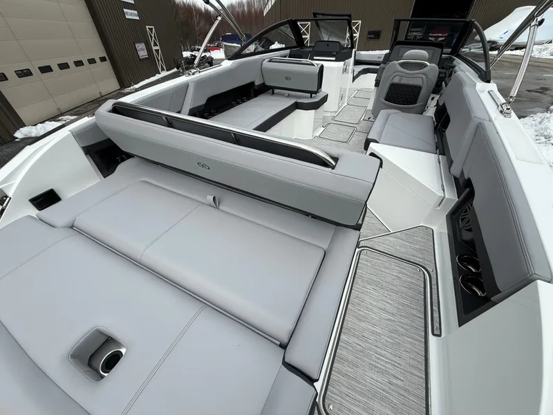 Slide: The Image of Cobalt R8 2026 - 1079