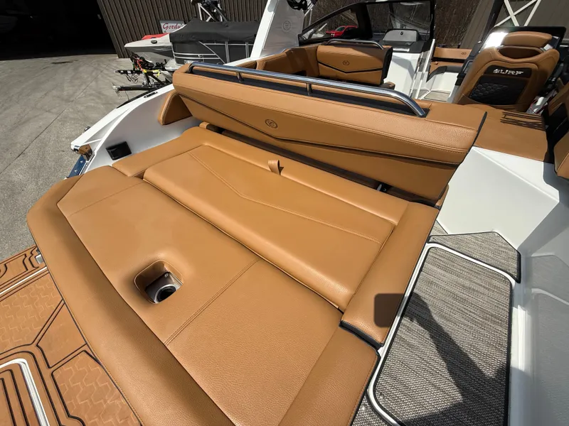 Slide: The Image of Cobalt R6 Surf 2026 - 894