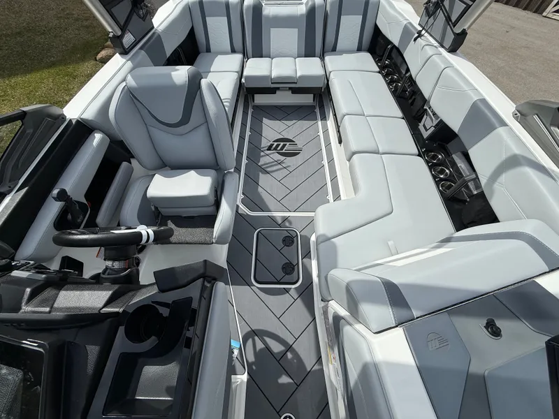 Slide: The Image of Malibu Wakesetter 23 LSV 2026 - 1101