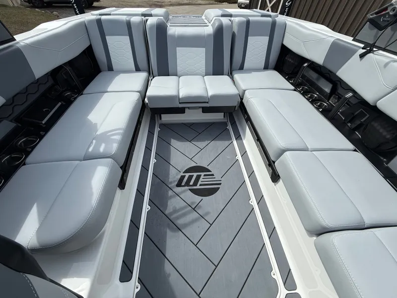 Slide: The Image of Malibu Wakesetter 23 LSV 2026 - 923