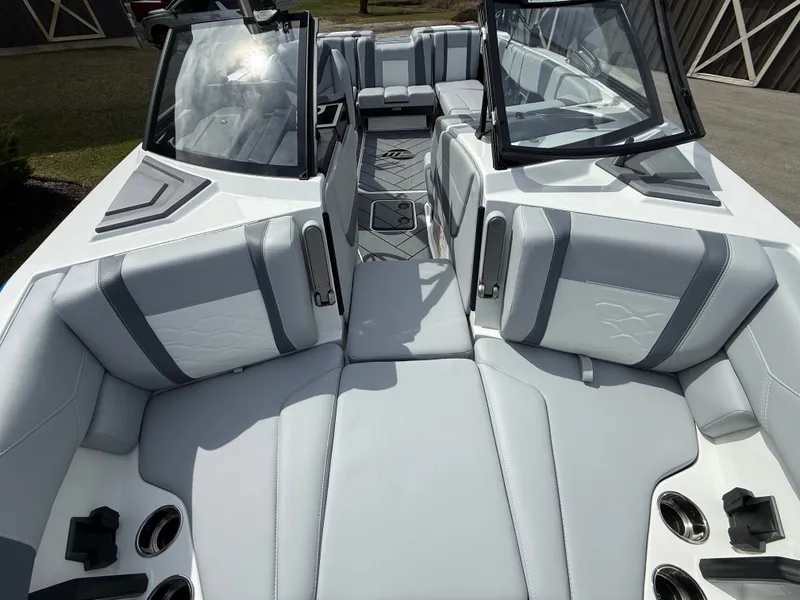 Slide: The Image of Malibu Wakesetter 23 LSV 2026 - 928