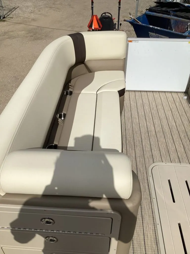 Slide: The Image of SunCatcher Select 322RF 2026 - 49