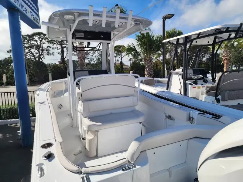 Slide: The Image of Sea Hunt Ultra 245 SE 2026 - 11