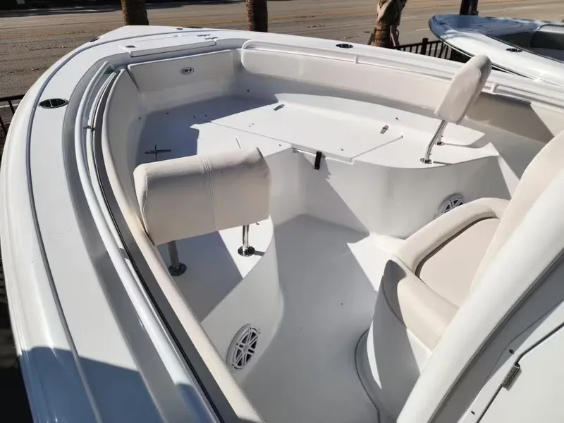 Slide: The Image of Sea Hunt Ultra 245 SE 2026 - 12