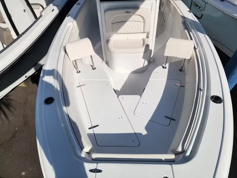 Slide: The Image of Sea Hunt Ultra 245 SE 2026 - 13