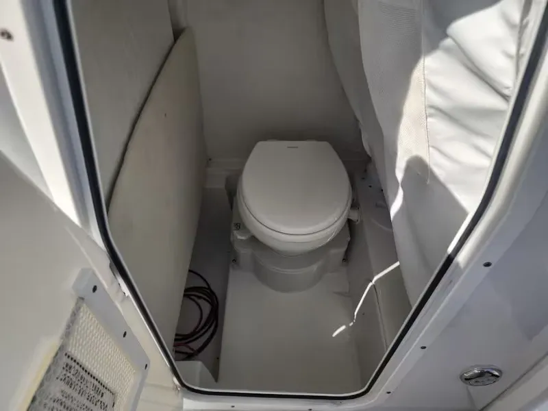 Slide: The Image of Sea Hunt Ultra 245 SE 2026 - 14