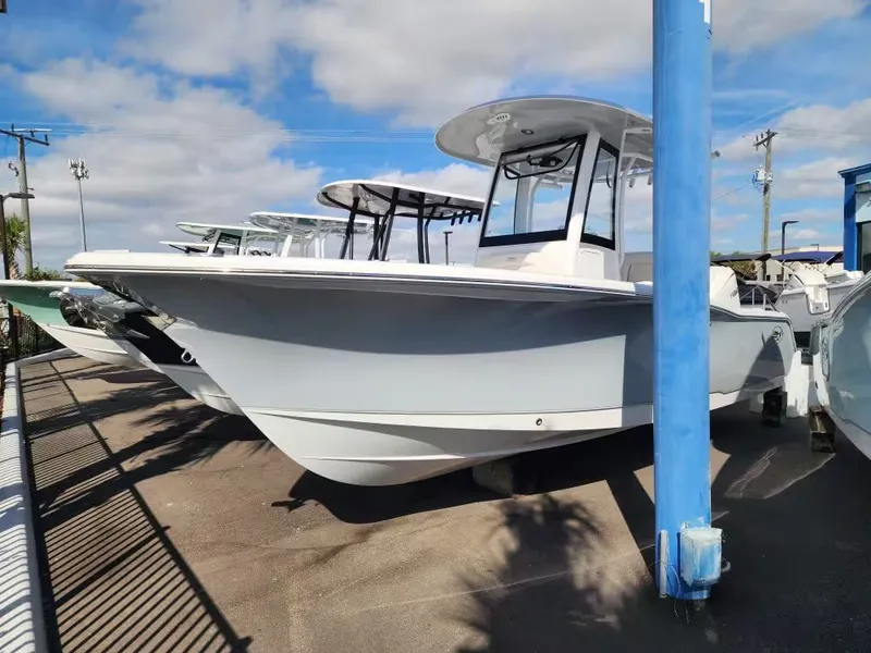 Slide: The Image of Sea Hunt Ultra 245 SE 2026 - 4