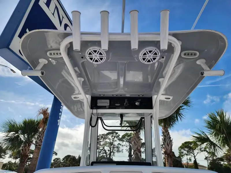 Slide: The Image of Sea Hunt Ultra 245 SE 2026 - 7