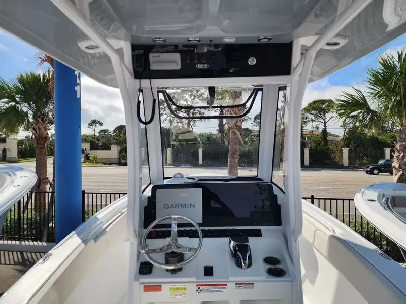 Slide: The Image of Sea Hunt Ultra 245 SE 2026 - 9