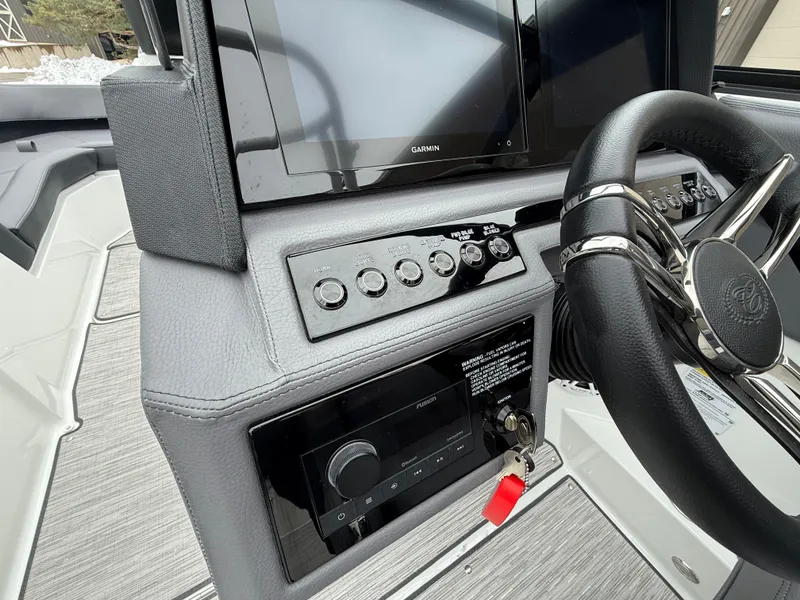 Slide: The Image of Cobalt R4 Surf 2026 - 1034