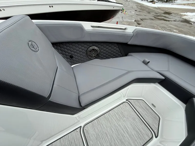 Slide: The Image of Cobalt R4 Surf 2026 - 1044