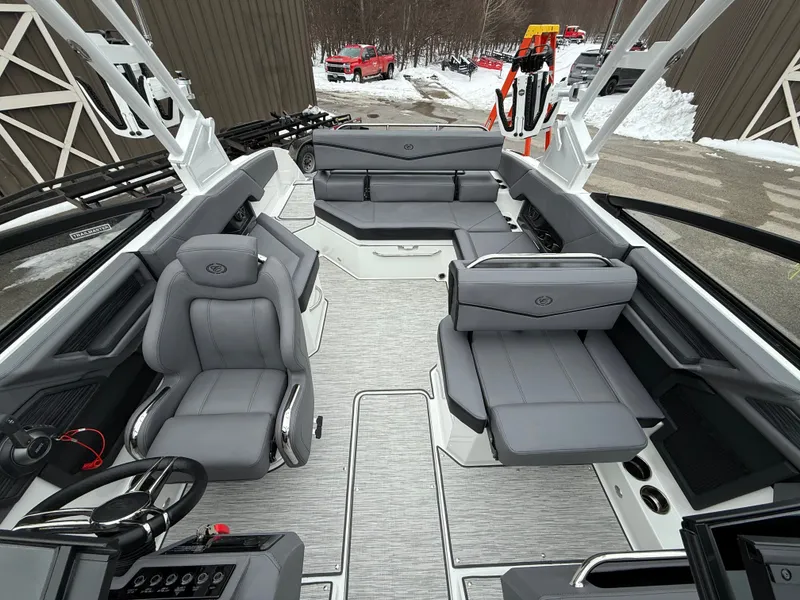 Slide: The Image of Cobalt R4 Surf 2026 - 895