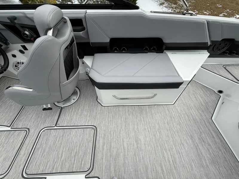 Slide: The Image of Cobalt R8 2026 - 1005