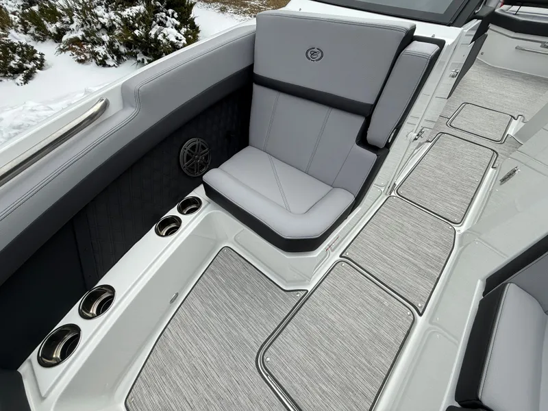 Slide: The Image of Cobalt R8 2026 - 977