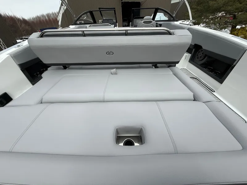 Slide: The Image of Cobalt R8 2026 - 986