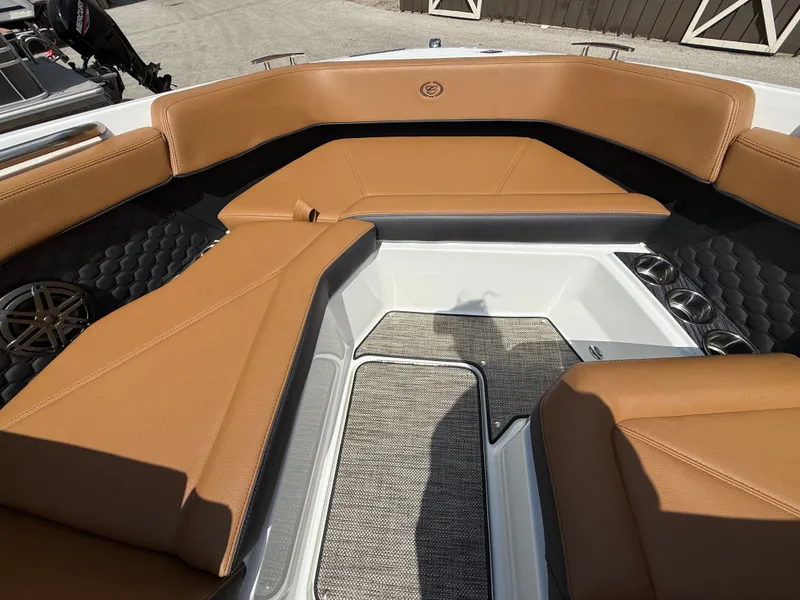 Slide: The Image of Cobalt R6 Surf 2026 - 933