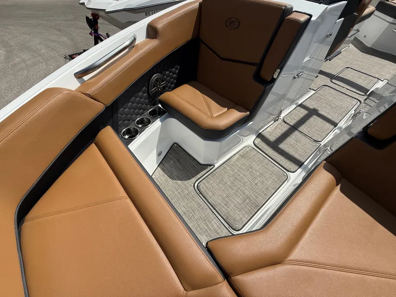 Slide: The Image of Cobalt R6 Surf 2026 - 935