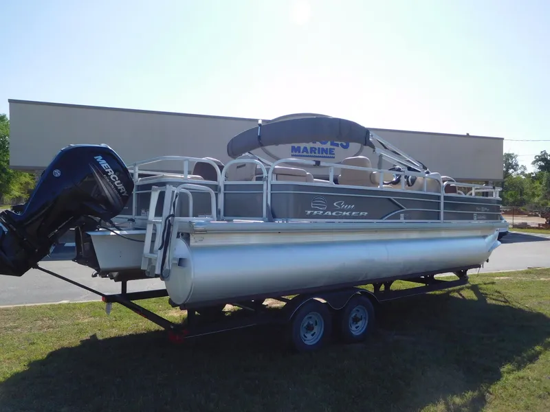 The Image of Sun Tracker 22 DLX Fishing Barge 2017 - 1