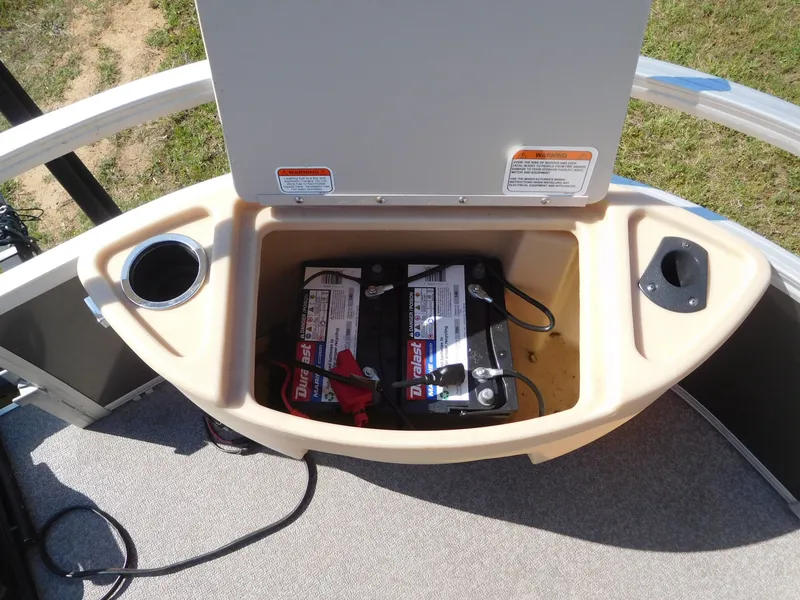 Slide: The Image of Sun Tracker 22 DLX Fishing Barge 2017 - 11