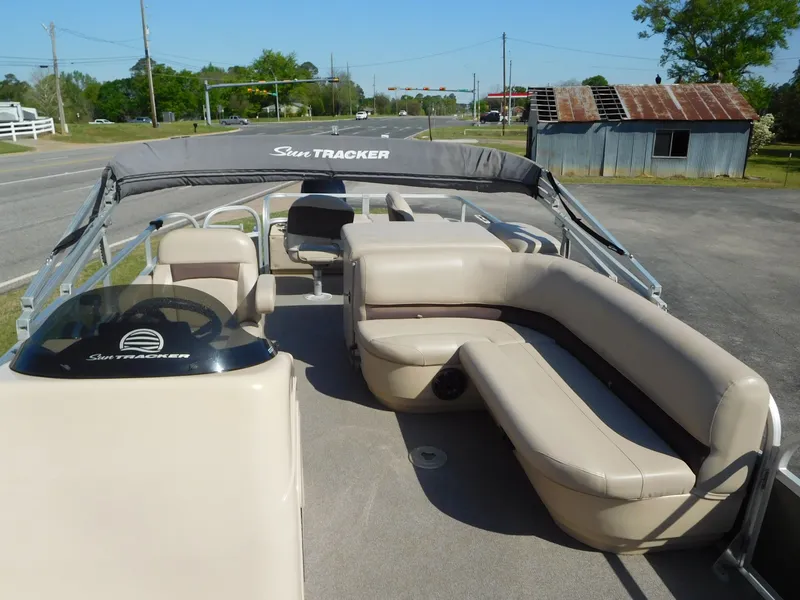 Slide: The Image of Sun Tracker 22 DLX Fishing Barge 2017 - 12