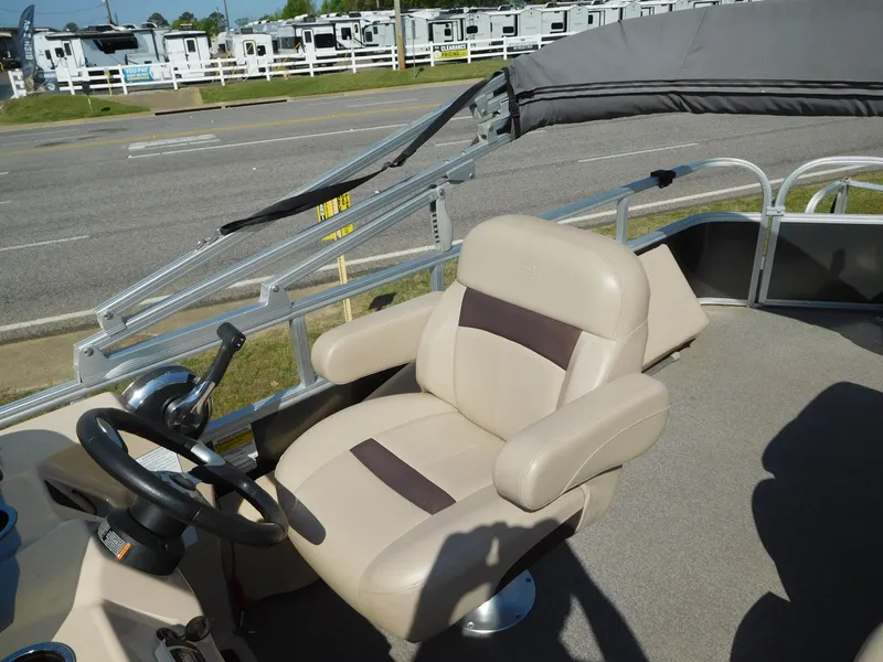 Slide: The Image of Sun Tracker 22 DLX Fishing Barge 2017 - 13