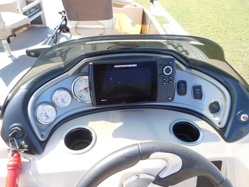 Slide: The Image of Sun Tracker 22 DLX Fishing Barge 2017 - 15