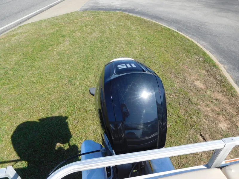 Slide: The Image of Sun Tracker 22 DLX Fishing Barge 2017 - 16