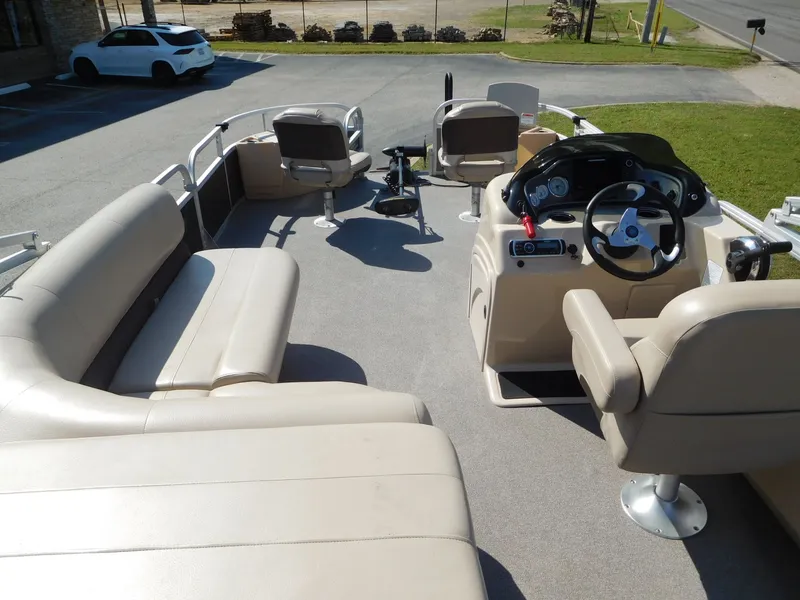 Slide: The Image of Sun Tracker 22 DLX Fishing Barge 2017 - 19