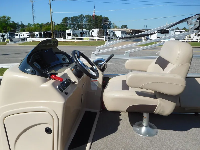 Slide: The Image of Sun Tracker 22 DLX Fishing Barge 2017 - 21