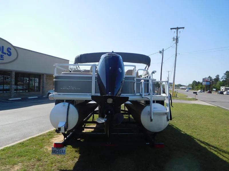 Slide: The Image of Sun Tracker 22 DLX Fishing Barge 2017 - 3