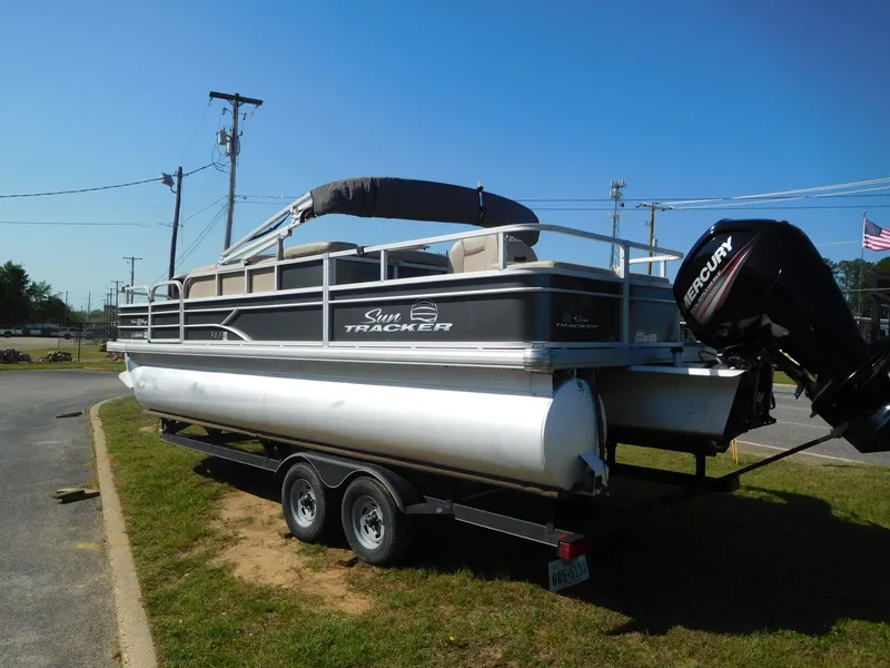 Slide: The Image of Sun Tracker 22 DLX Fishing Barge 2017 - 4