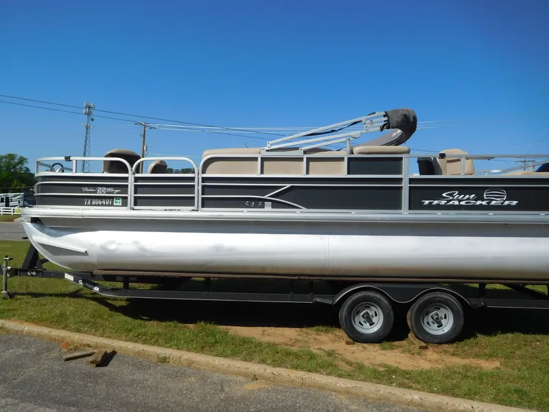 Slide: The Image of Sun Tracker 22 DLX Fishing Barge 2017 - 5